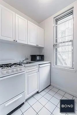 Rented by Bond New York | media 10