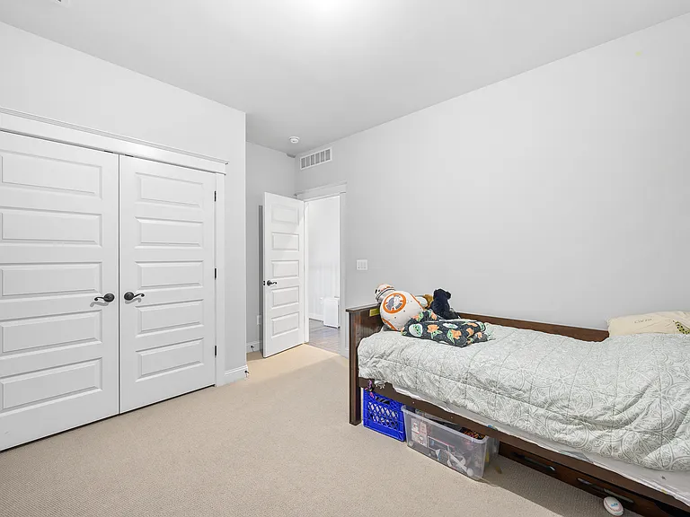 6063 Chester Way — Photo 16