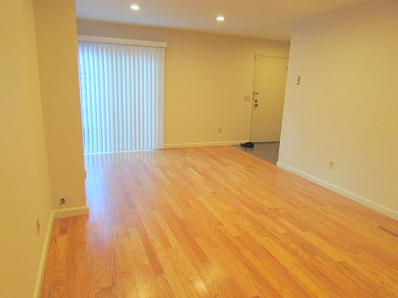 3rd image of 612 S Fair Oaks Ave