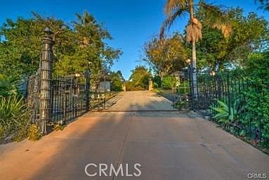 1st image of 615 Reposado Dr