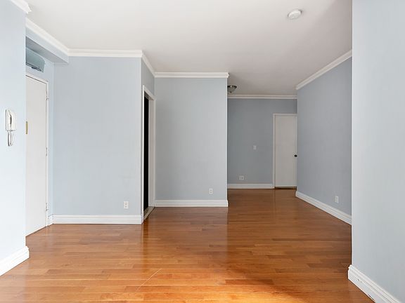 5th image of 100 Central Park S APT 11E