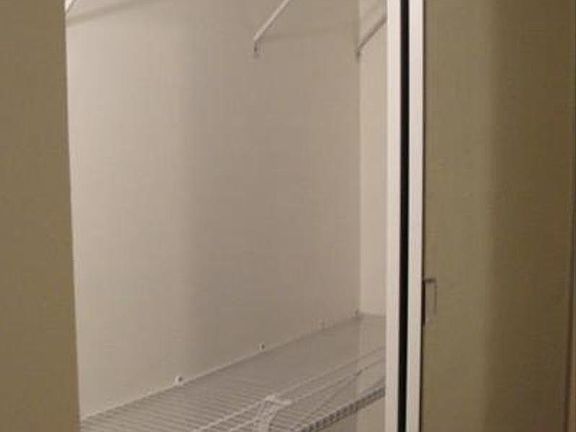 3rd image of 4640 N Kenmore Ave APT 1n