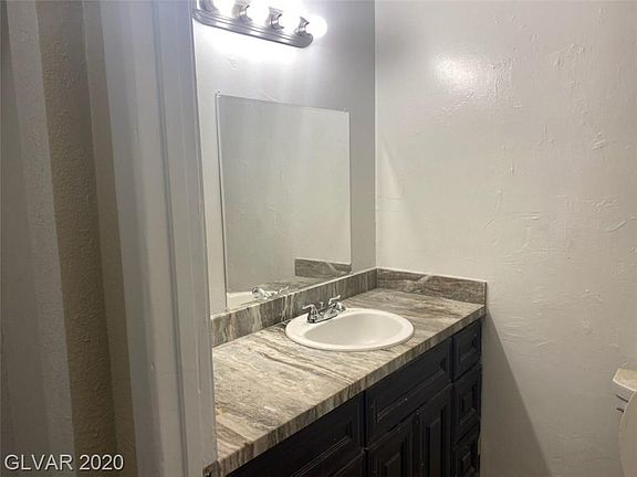 3rd image of 4300 N Lamont St APT 204