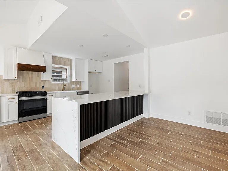 1111 Spearson Ln — Photo 19