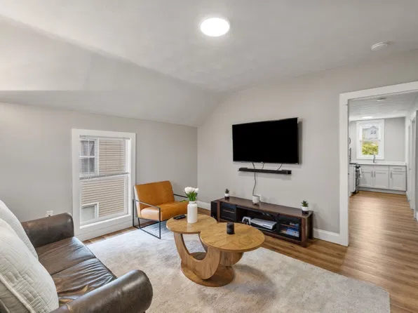 207 Belleville Ave, New Bedford, MA 02746