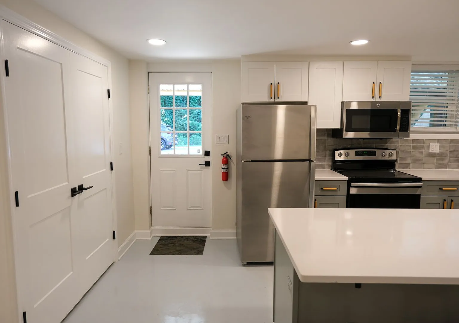27 Swanson Court — Photo 2