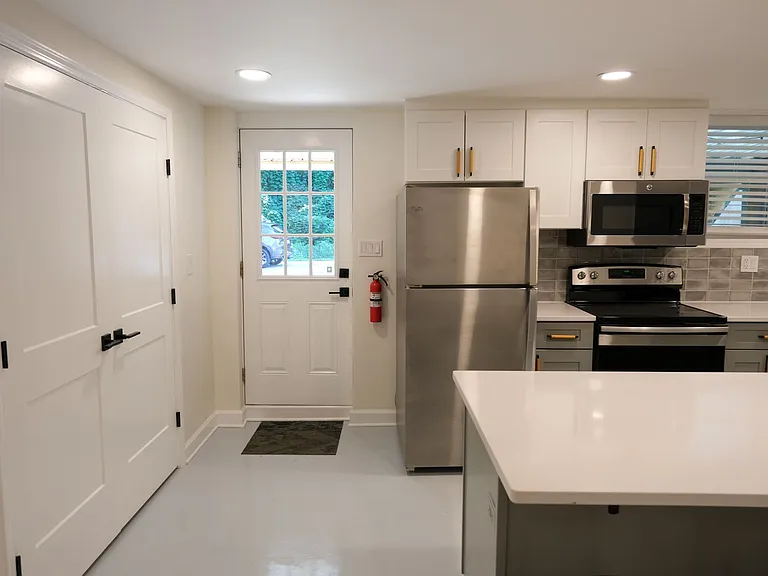 27 Swanson Ct — Photo 2