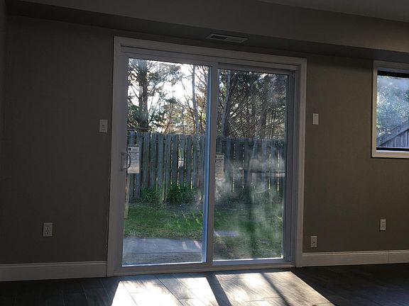 5th image of 34 Glenwood Dr