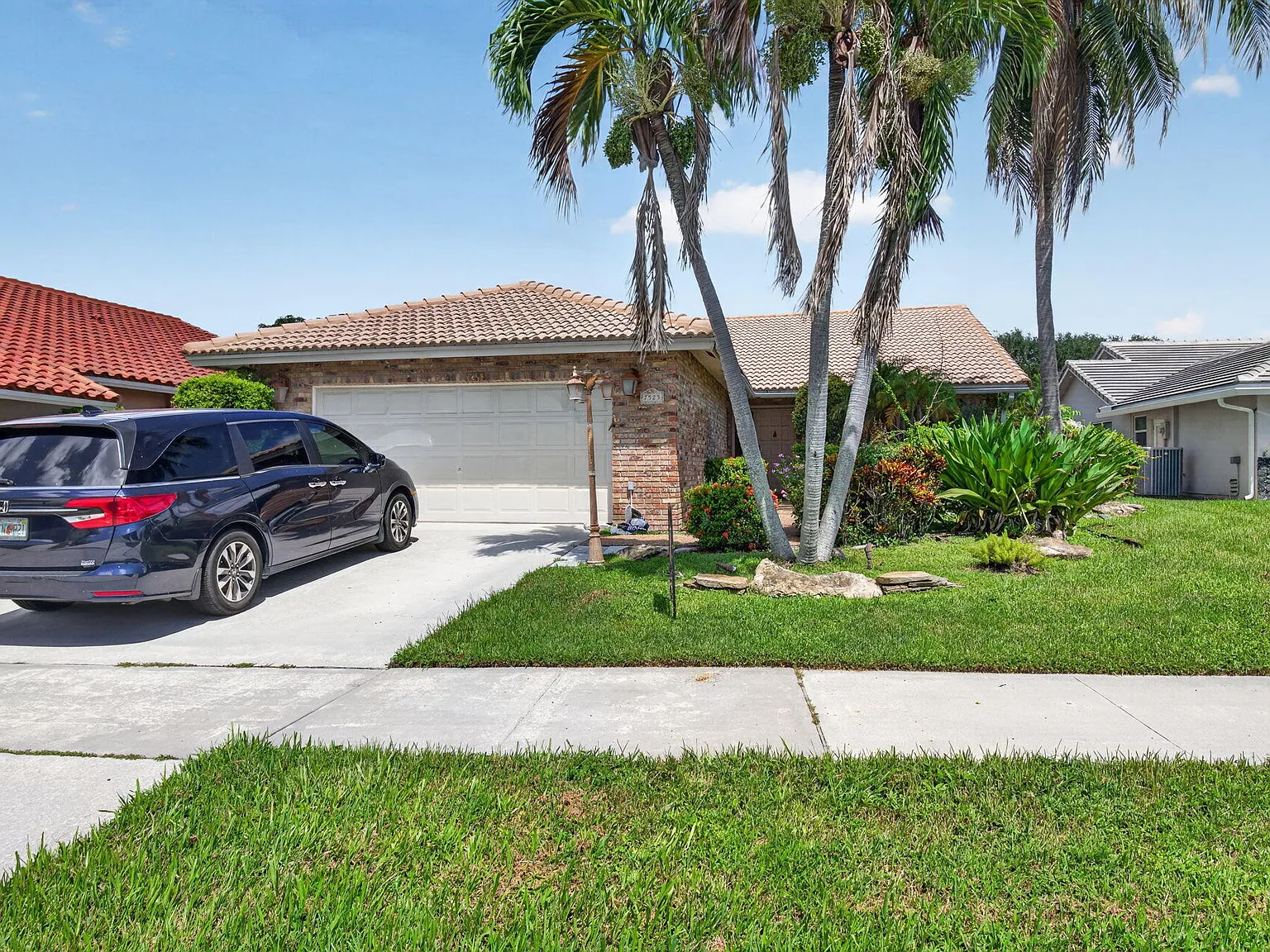 3 bed, 2.0 bath, 1841 sqft, $4,500 — Photo 3