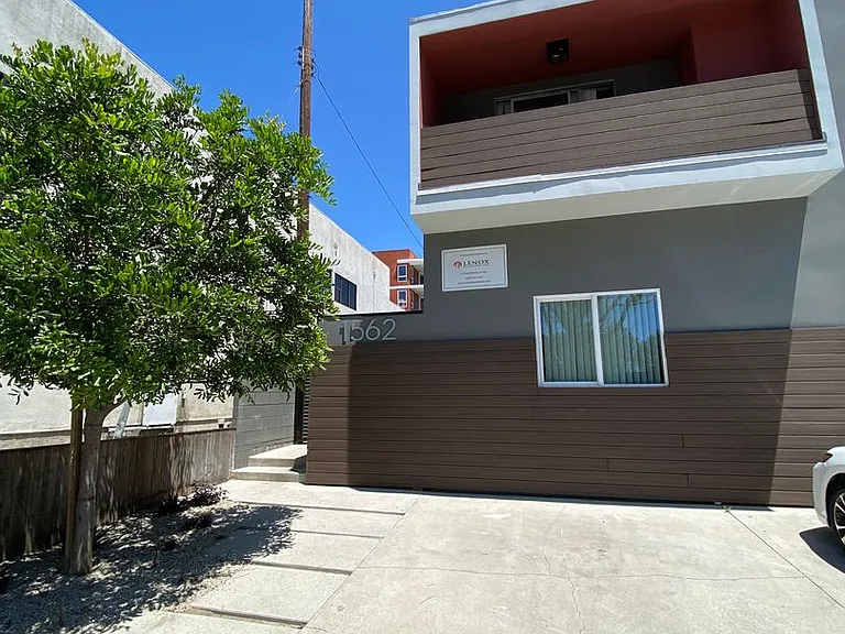 Barry Ave — Photo 2