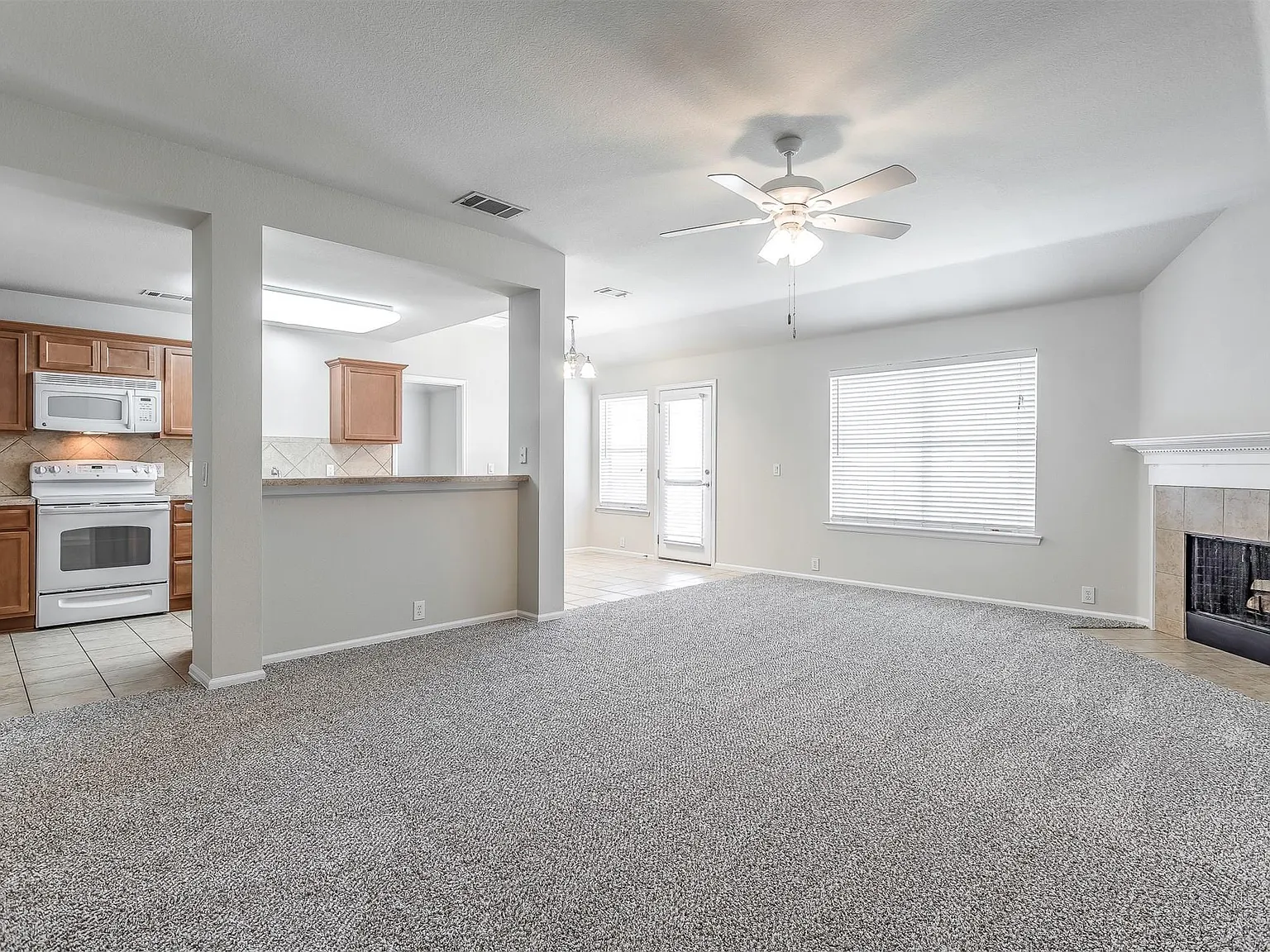 4 bed, 1560 sqft, $2,295 — Photo 4