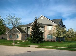 293 La Roche Ln, Belgium, WI