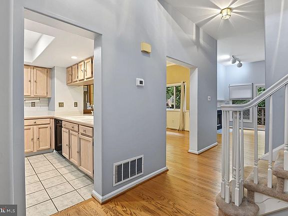 4th image of 502 Paisley Pl