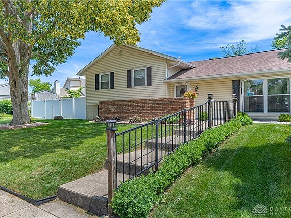 3rd image of 270 Evergreen Dr