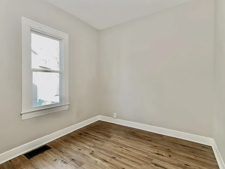 535392_027_bedroom_13457597.jpg
