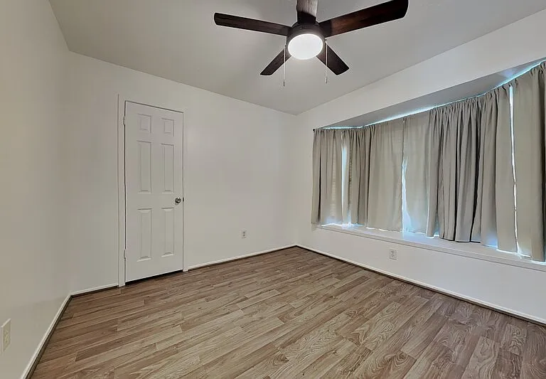 8614 Lake Crystal Dr — Photo 12