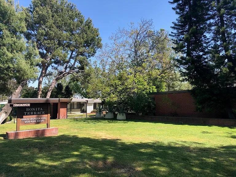 Bonita Terrace Apartments — Photo 3