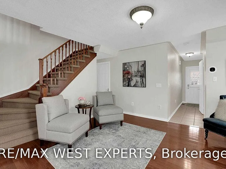 18 Forest Gate Ave — Photo 7