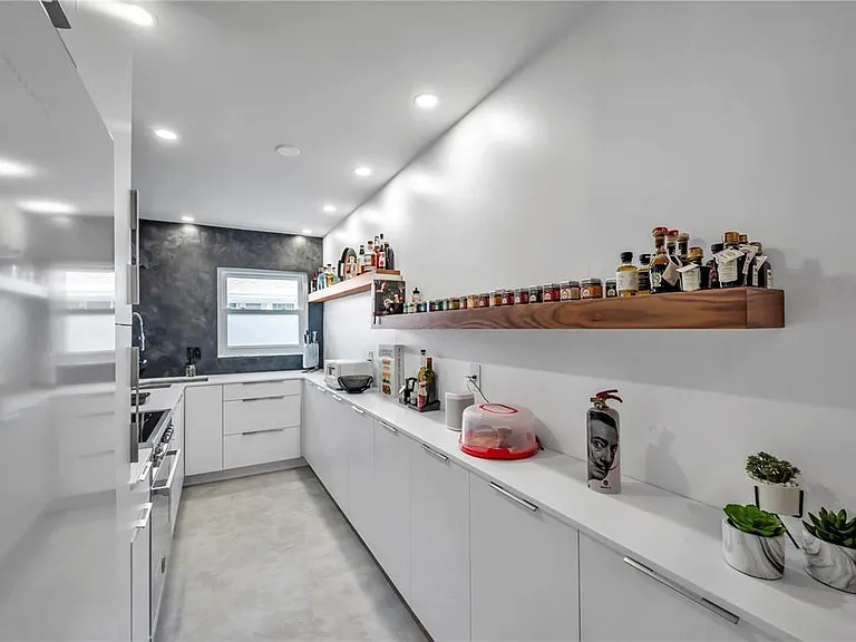 224 6th Ave N #13 — Photo 11