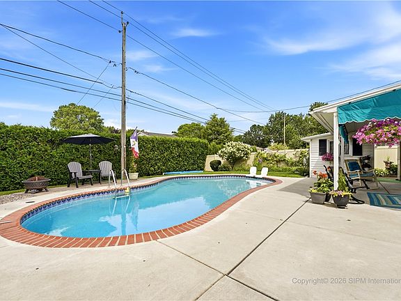 3rd image of 124 Palmdale Dr