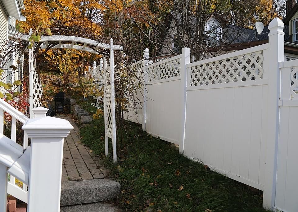 2nd image of 206 Common St