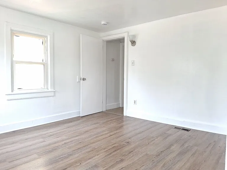 213 Cohansey St — Photo 15