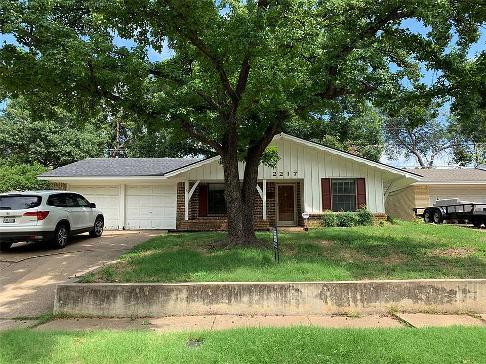 1st image of 2217 Normandy Dr