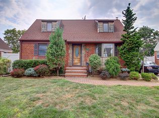 395 Salem Rd, Valley Stream, NY 11580