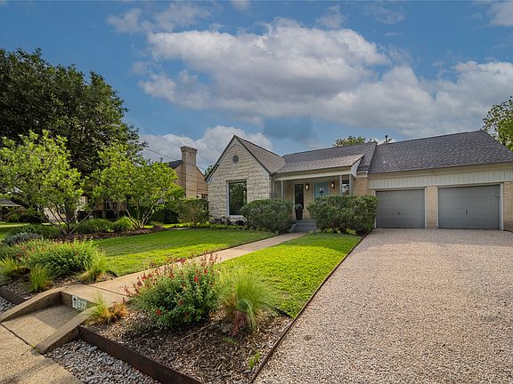2nd image of 627 N Oak Cliff Blvd