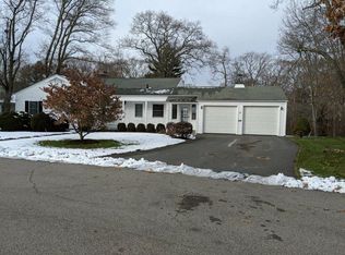 15 Woodridge Dr, Warwick, RI 02889