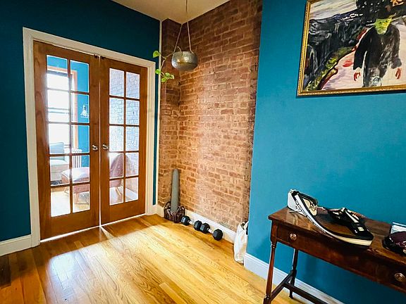 3rd image of 206 E 32nd St APT 4RW