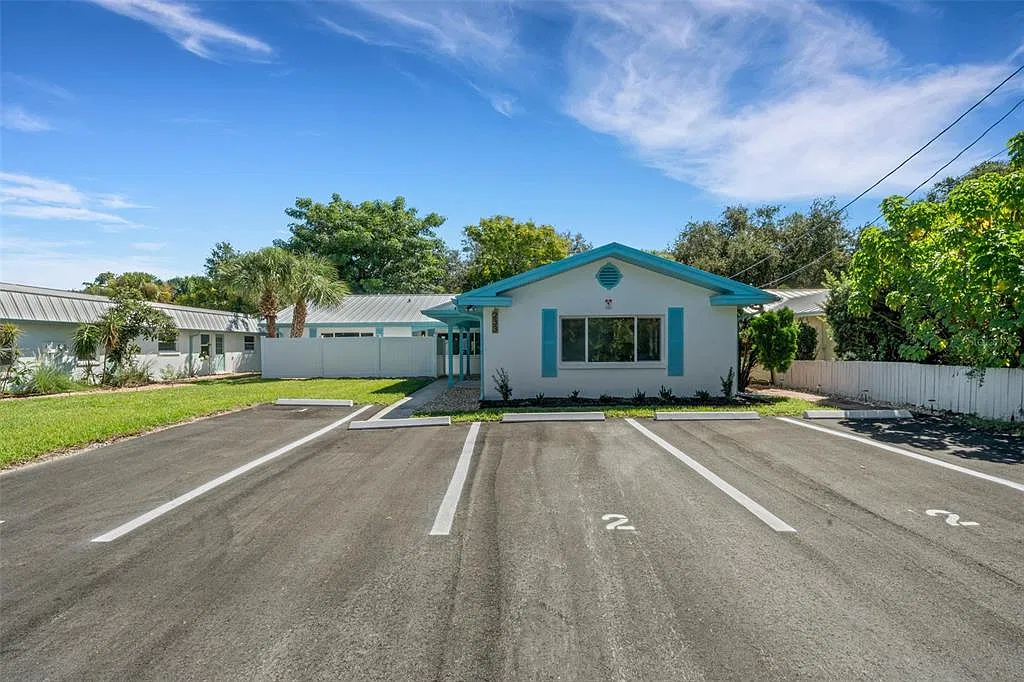 1 bed, 1.0 bath, 721 sqft, $1,750 — Photo 1
