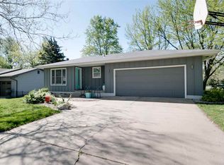 3229 Highland Cir, Manhattan, KS 66503