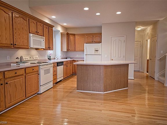 5th image of 725 Sagewood Dr