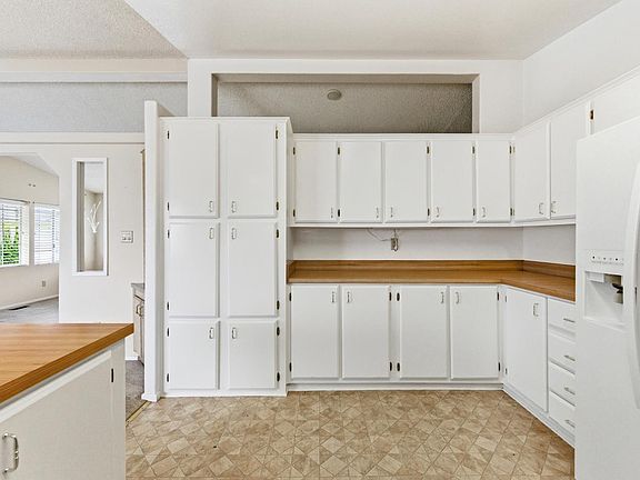 3rd image of 254 Clover Way