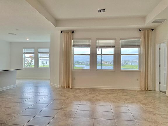3rd image of 5004 Center Ct