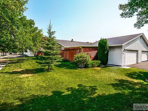 3rd image of 887 Linden Pl