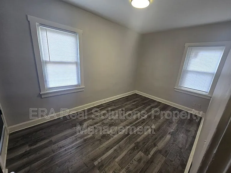 841-843 Seymour Ave #843 SEYMOUR AVE — Photo 8