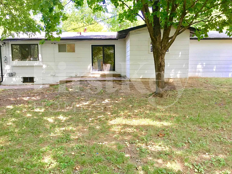 2275 Glenoro Dr — Photo 23