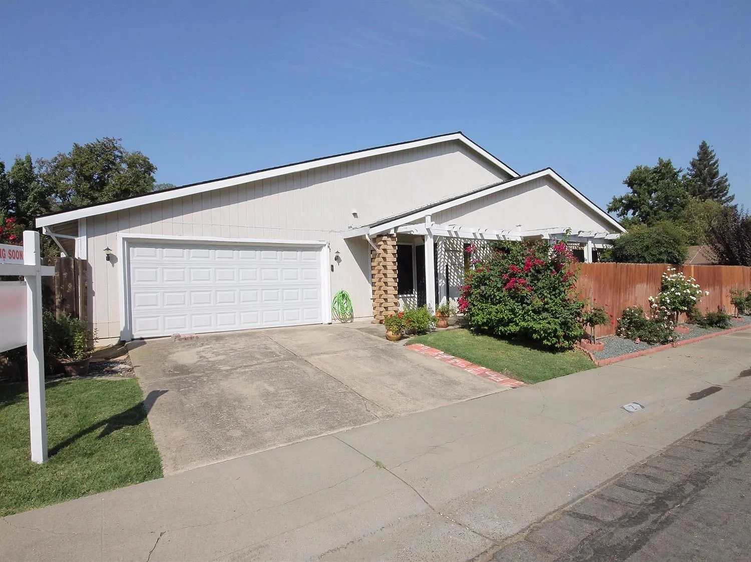 2 Landau Ct photo 1
