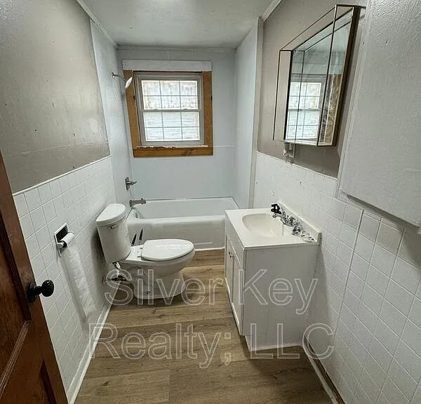 1215 Broad St — Photo 10