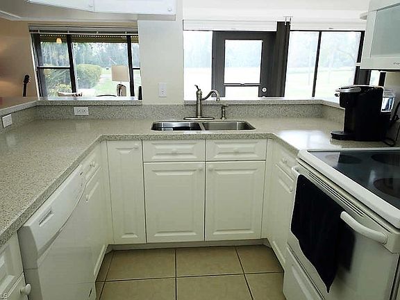 5th image of 5930 Trailwinds Dr APT 316