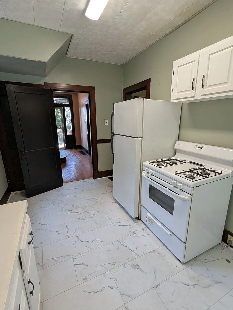 3 Bedroom 1 Bathroom Single Family Home (Greenfield) — Photo 3