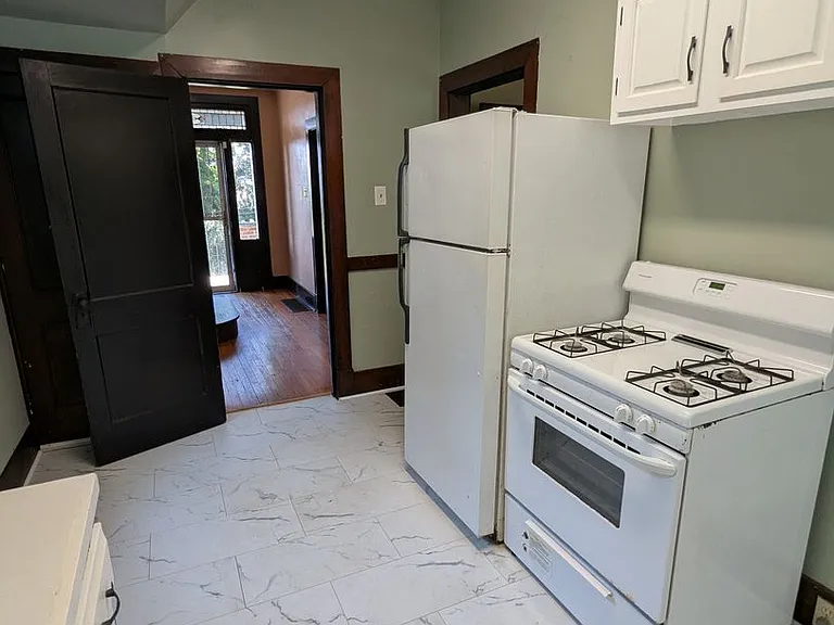 344 Connor St — Photo 3