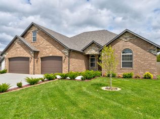 992 N Cedar Ridge Ave, Springfield, MO 65802