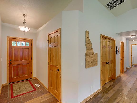 3rd image of 654 Brady Dr