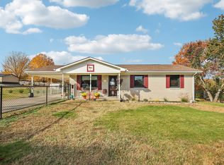 155 Rolling Hills Dr, Tennessee Ridge, TN 37178