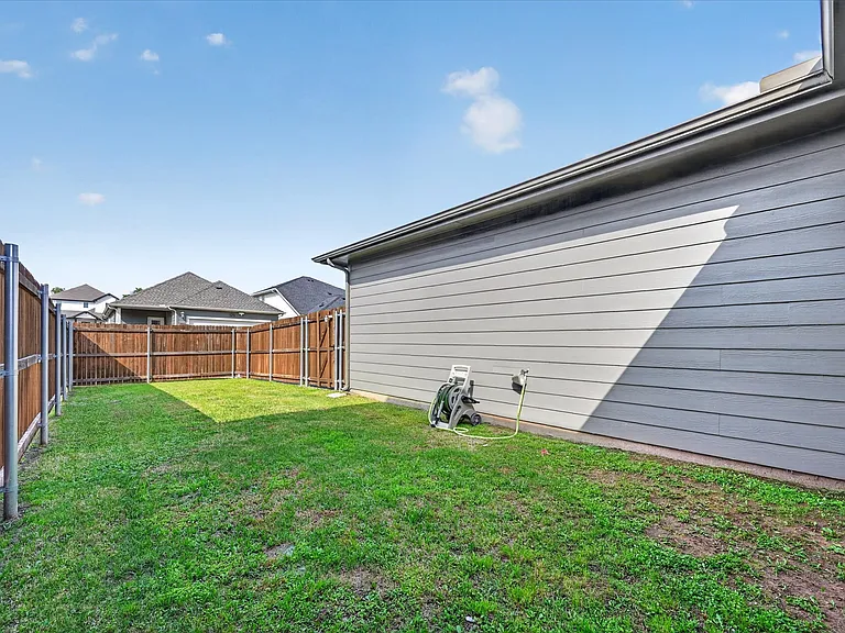 120 Monarch Way — Photo 35