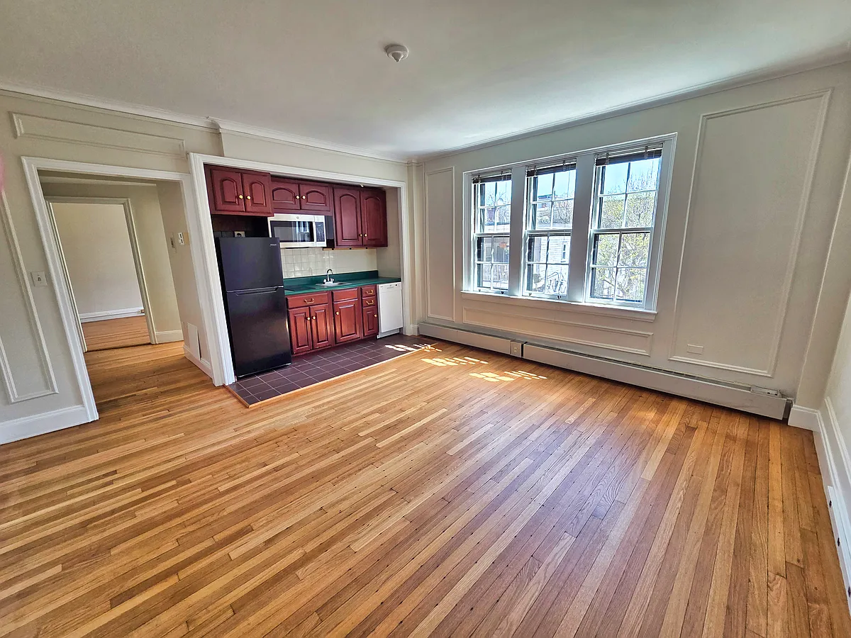 Building Photo - 988 Memorial Dr #386