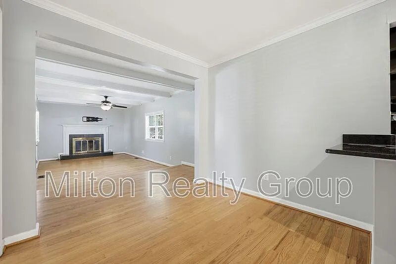3 bed, 2.0 bath, 1832 sqft, $1,750 — Photo 3
